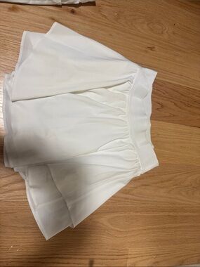 Lululemon white skirt size 4